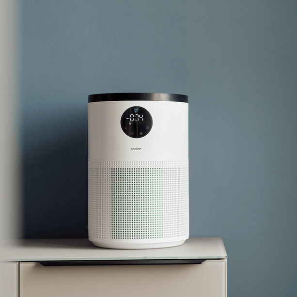 Luftreiniger ecoQ CleanAir 300+ mit Aktivkohlefilter für Räume bis 50 m² und HEPA-Filter H13.