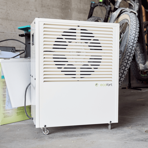 ecodry CaveMaster – Oyster White: der flüsterleise Luftentfeuchter für Weinkeller mit Anspruch. Elegant, langlebig, energieeffizient.