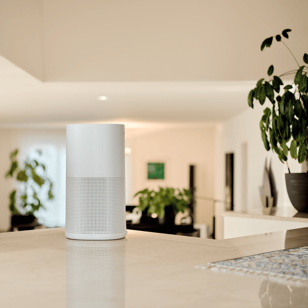 Grosse Leistung für grosse Räume: ecoQ CleanAir 600+ reinigt effizient bis 130 m² – mit Echtzeit-Luftanalyse.