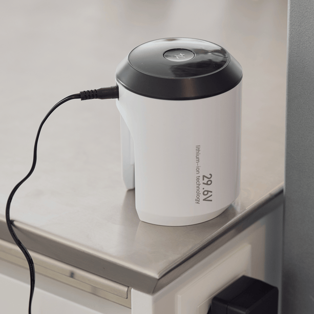 Kabelloser ecoQ CleanVac Easy Staubsauger mit Li-Ion Akku und HEPA-Filter für effektive Reinigung.