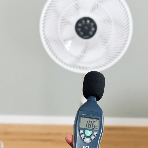 ecoQ SilentAir Uno Standventilator mit Höhenverstellung, Timer-Funktion und ultra-leisem Betrieb.
