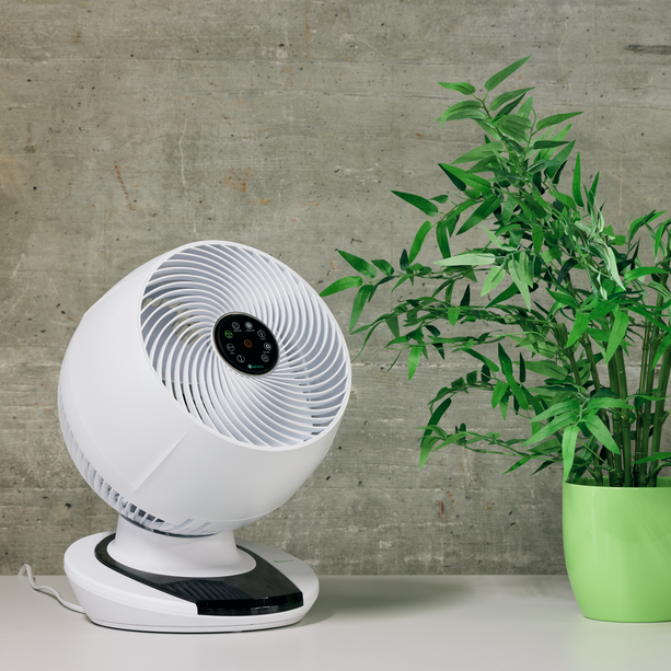 Meaco Air360° Tischventilator mit Multi-Swing-Funktion und ultra-leisem Betrieb (20 dB) in Kunstleder.