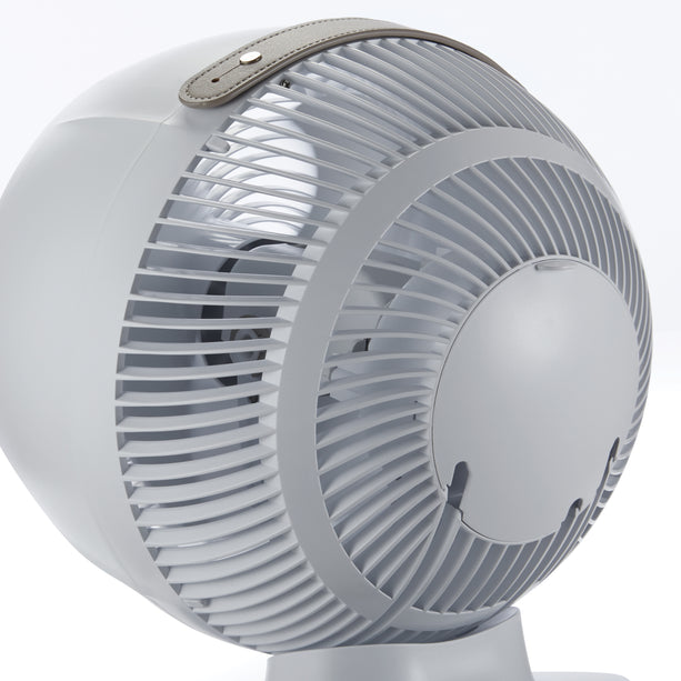 Stilvoller Meaco Air360° Tischventilator mit Multi-Swing-Funktion und ultra-leisem Betrieb.