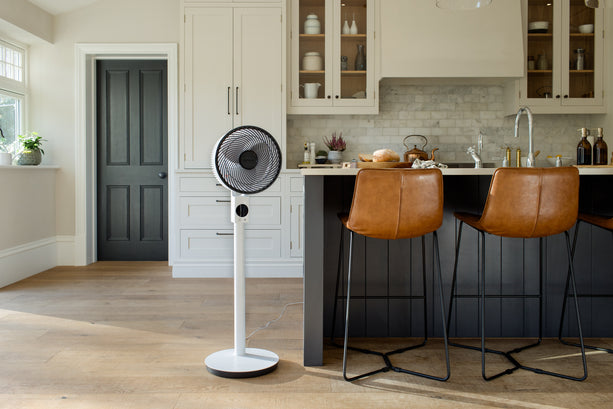 Meaco Sefte® Pedestal Standventilator mit 3 Höhenverstellungen und im Dunkeln leuchtender Fernbedienung.