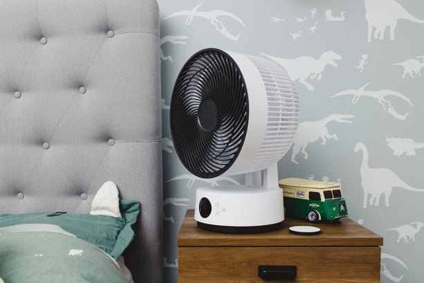 Meaco Sefte® Tischventilator mit 3 Betriebsstufen, magnetischer Fernbedienung und leisem Betrieb bei nur 25 dB.