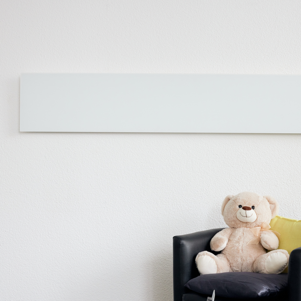 ZenSwiss Niedrigenergie-Infrarotheizung 390W in elegantem, mattem Weiss, ideal für Wandmontage.