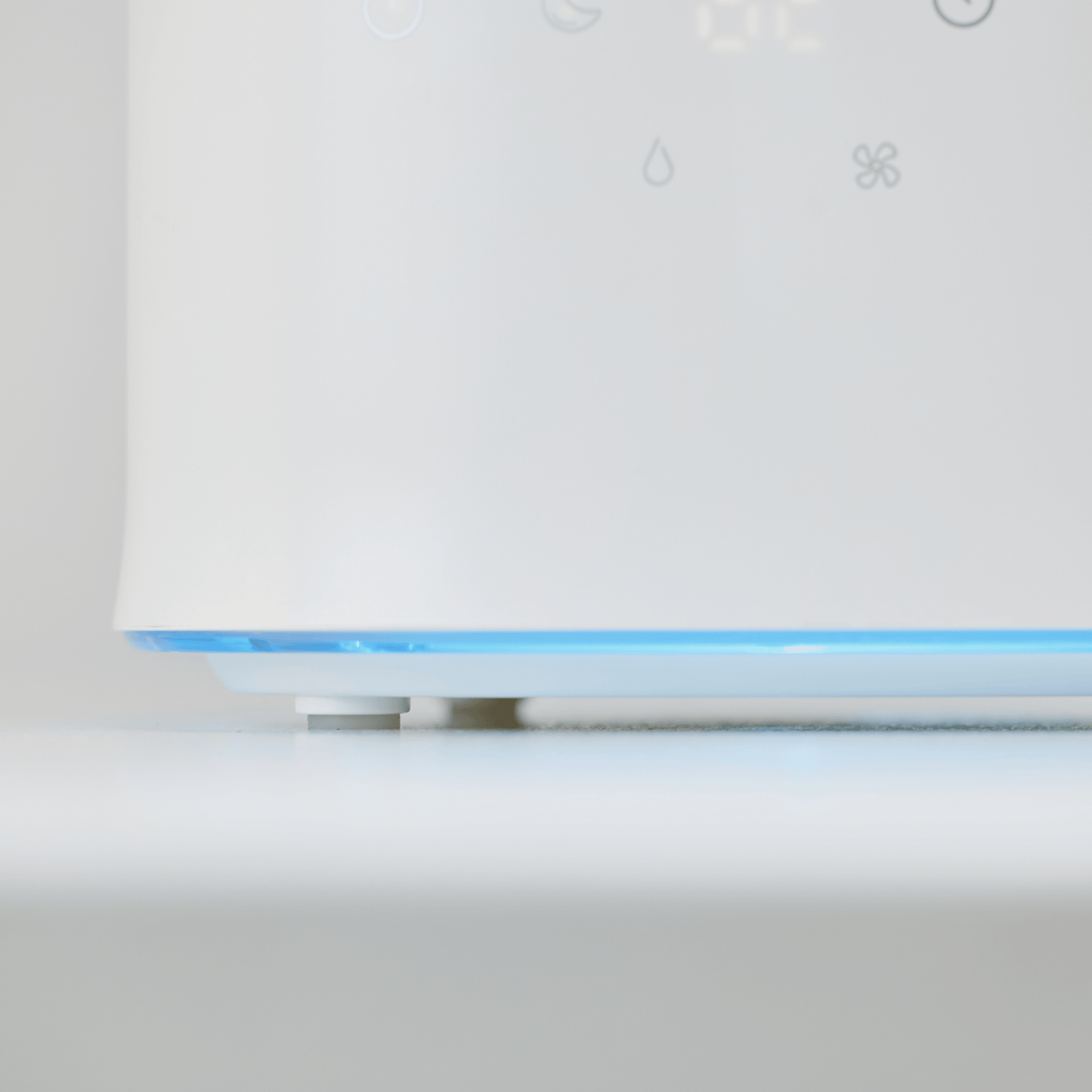 ecoQ HumidAir U400+ Luftbefeuchter mit 3 Stufen, 7-farbigem Licht und Wi-Fi Steuerung.