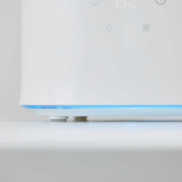 ecoQ HumidAir U400+ Luftbefeuchter mit 3 Stufen, 7-farbigem Licht und Wi-Fi Steuerung.