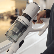 Kabelloser ecoQ CleanVac Easy Staubsauger in ultraleichtem Design mit Plug & Play Akku und HEPA-Filter.