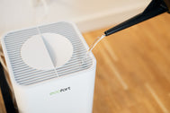 ecoQ HumidAir E250 Luftbefeuchter mit Hygrostat, 2 Betriebsstufen und UV-Licht-Technologie.