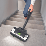 Kabellose Reinigung mit System: Gtech HyLite 2 überzeugt durch hygienische Beutel, wechselbaren Akku und einfaches Verstauen.