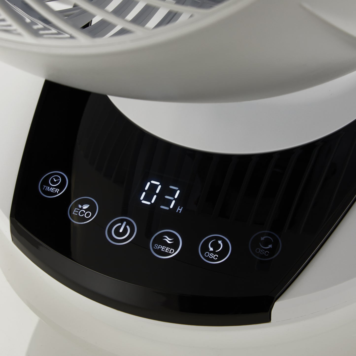 Meaco Air360° ventilator in Kunstleder, multi-direktionaler Luftstrom und ultra-leise mit Quiet Mark Award.