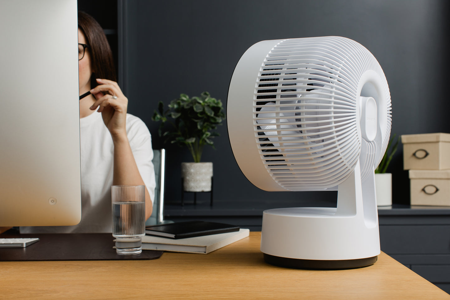 Meaco Sefte® Table: Tischventilator mit 3 Betriebsstufen, 25 dB leise und leuchtender Fernbedienung im Dunkeln.