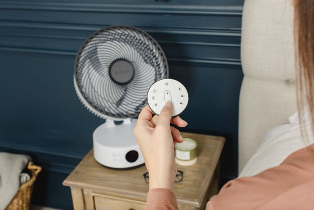 Meaco Sefte Table Tischventilator mit 3 Betriebsstufen und leuchtender Fernbedienung für Nachtbenutzung.
