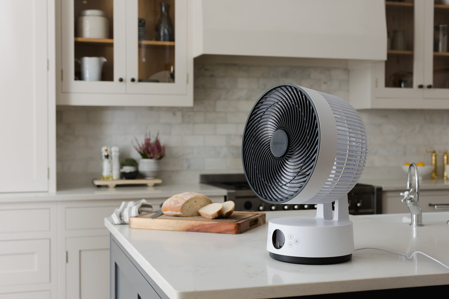 Meaco Sefte® Tischventilator mit Fernbedienung und leiser Betriebsmodi.