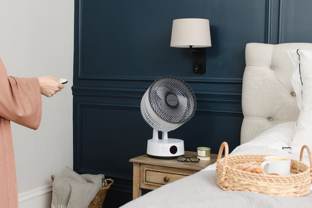 Tischventilator Meaco Sefte mit praktischer Fernbedienung und 12 Lüftungsstufen im eleganten Design.