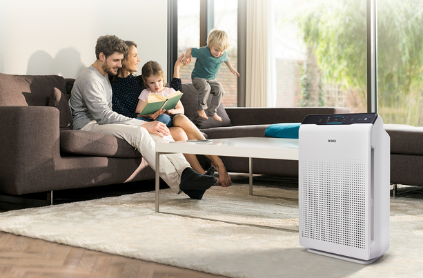 Winix ZERO Luftreiniger mit 4-stufigem Filtrationssystem, geeignet für Räume bis 99 m² und geräuscharm im Nachtmodus.
